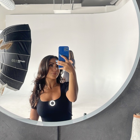 Meet your Posher, Ana - Picture 1 of 1